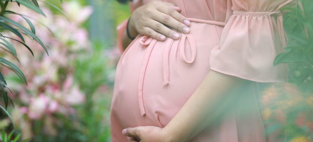 Czy to już czas, by powiedzieć rodzicom o ciąży? – 6 sygnałów, które mogą wskazywać na „tak”!
