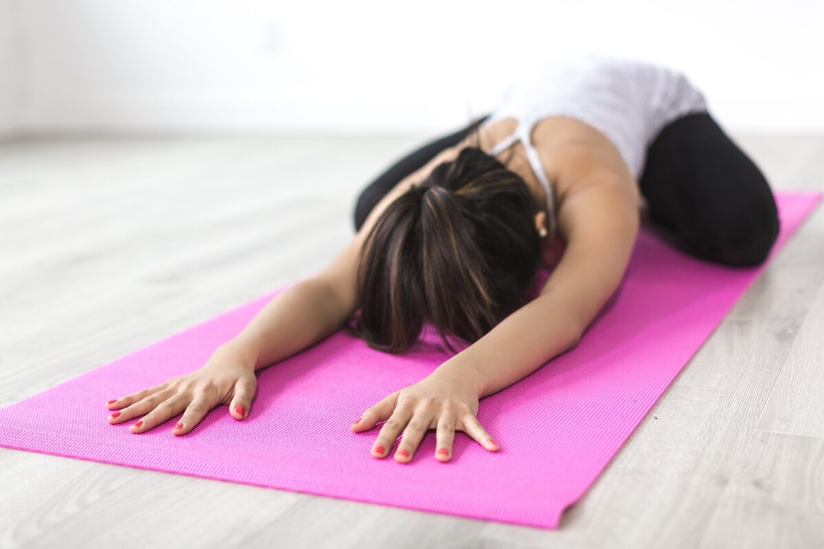 Jakie ćwiczenia pomagają wzmocnić kręgosłup i zapobiegać bólom pleców?