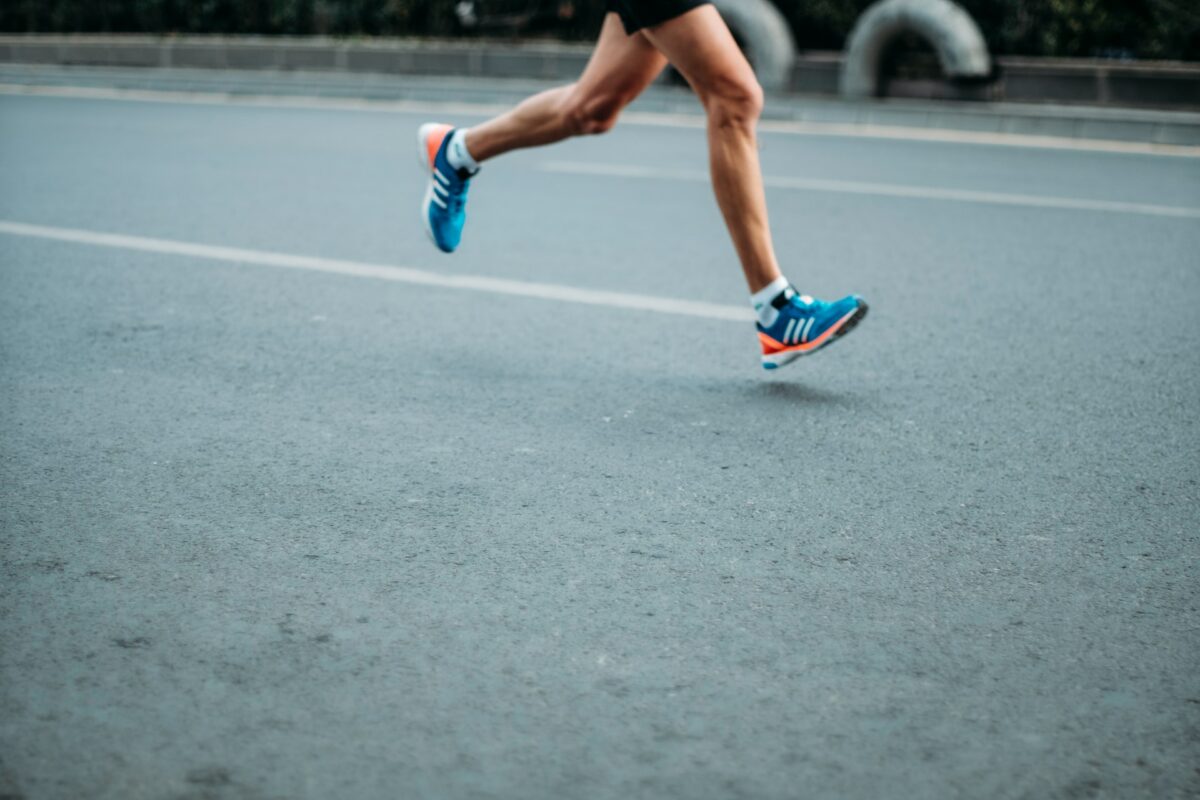 Jak zacząć biegać i utrzymać regularność treningów