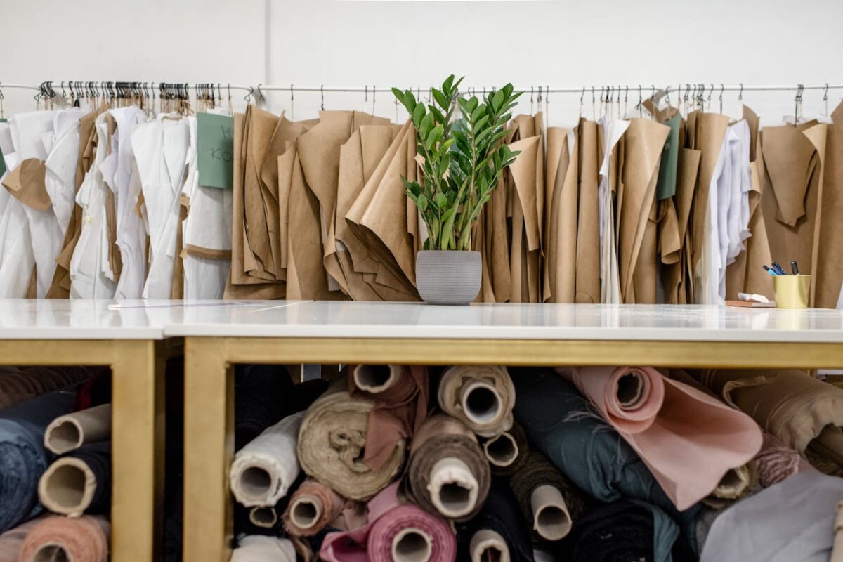 Ekologiczna moda: Przewodnik po eko ubraniach dla świadomych konsumentów